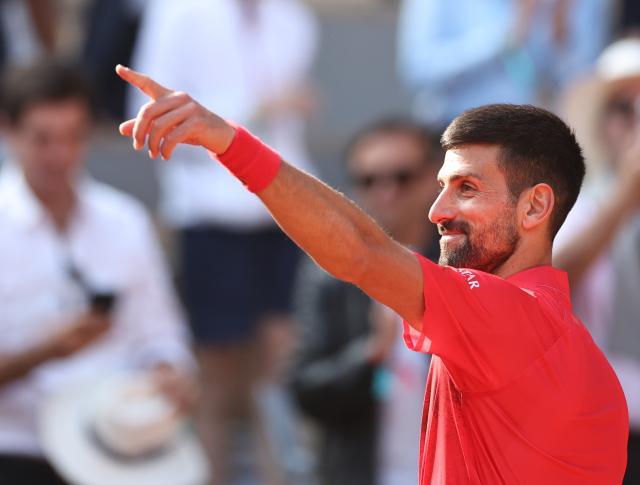 1749098520066036276.jpg (体育)(3)网球——法网:焦科维奇晋级八强XxjpseC007033_20250603_PEPFN0A001.jpg