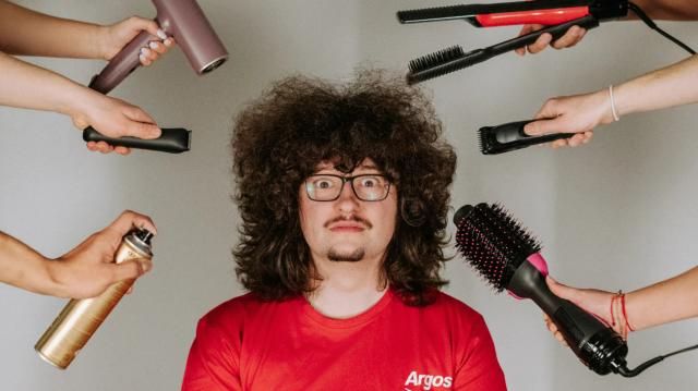 开云官网-蓄发哥：我没赚大钱，剪完头会向慈善机构捐赠头发